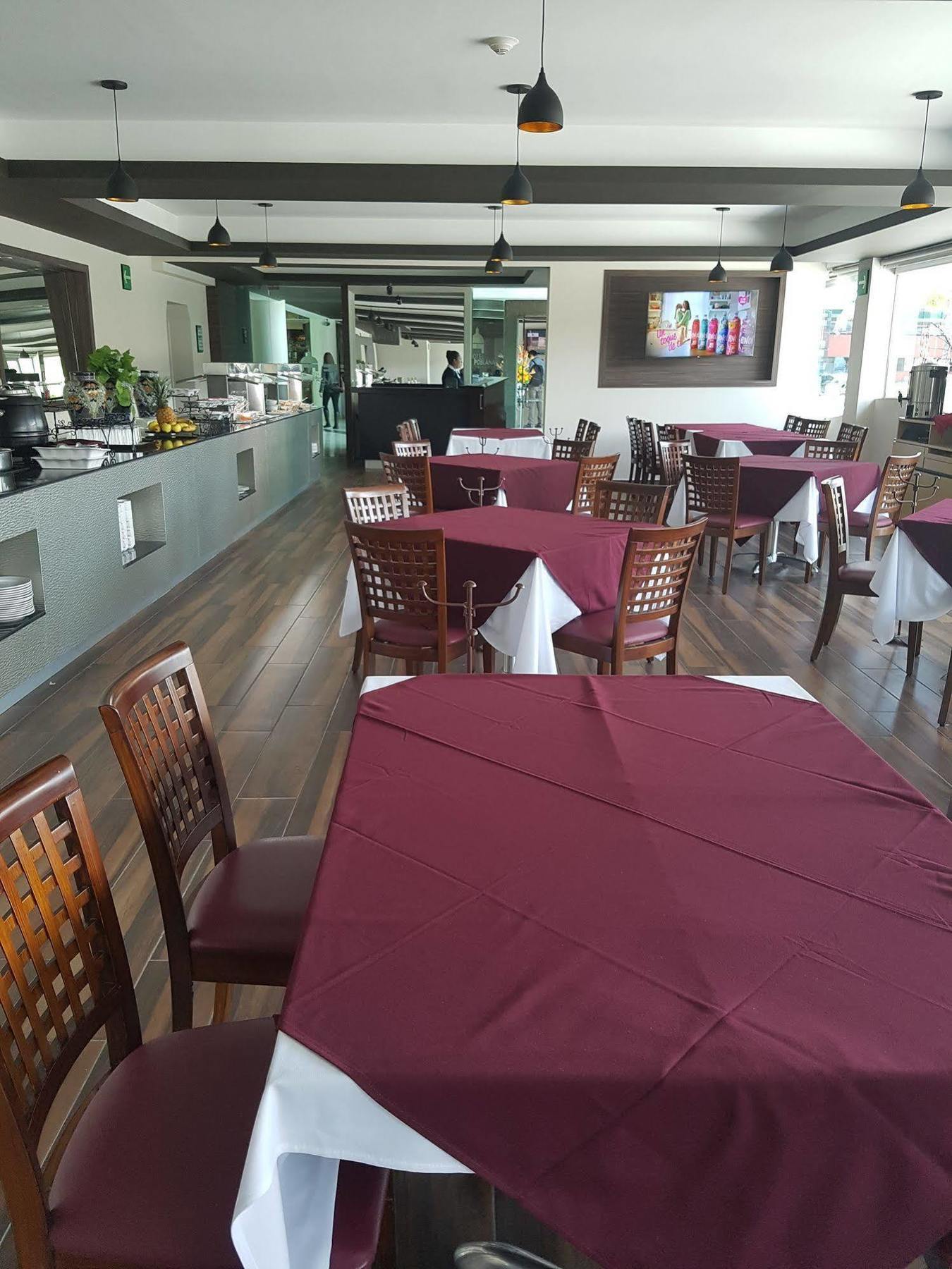 Plaza Poblana Hotel